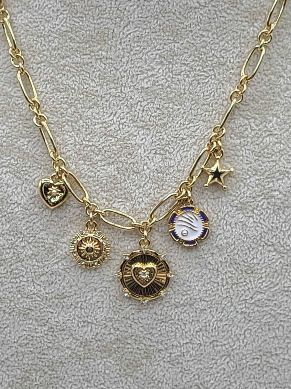 J Crew Clustered Heart Charm Chain Necklace NWOT - Picture 4 of 11